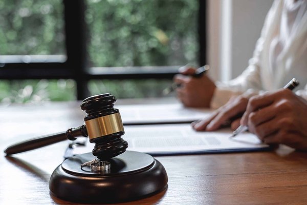 Quelle est la procédure juridique pour la dissolution d'une entreprise en cas de faillite?